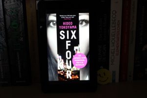 E-Book-Cover "Six Four" in Farbe